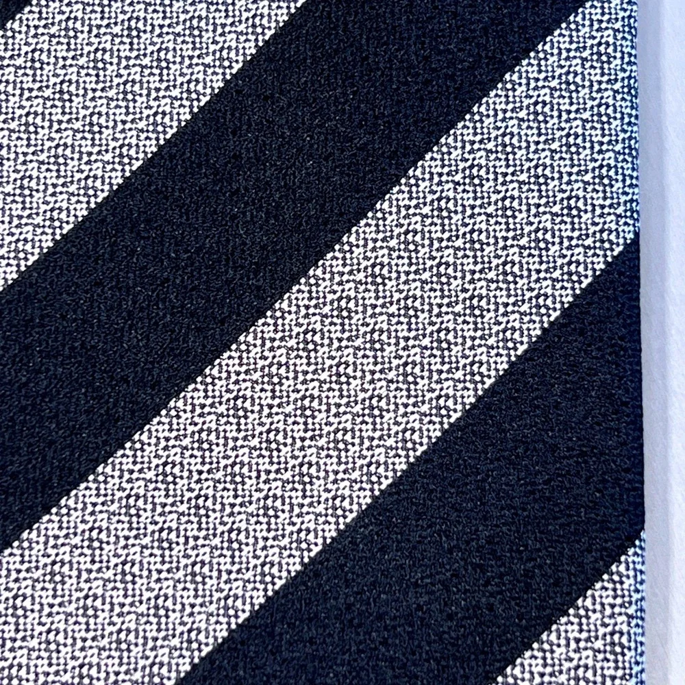 Charles Tyrwhitt Mens Silk Necktie Classic Navy Blue Silver Grey Striped career